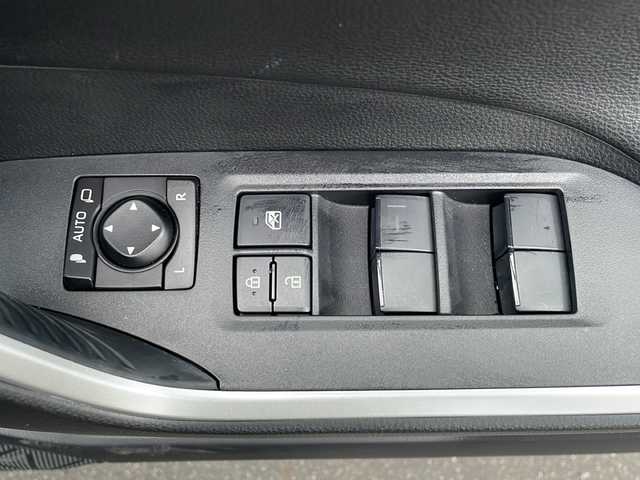 トヨタ ＲＡＶ４ アドベンチャー 岩手県 2021(令3)年 3.4万km アティチュードブラックマイカ 純正ディスプレイオーディオ(ラジオ/BT/USB/Miracast)/バックカメラ/プリクラッシュセーフティ/レーントレーシングアシスト/レーダークルーズコントロール/オートマチックハイビーム/ブラインドスポットモニター/リアクロストラフィックアラート/コーナーセンサー/前席シートヒーター/ベンチレーション/D席パワーシート/ステアリングヒーター/横滑り防止機能/レザーシート(合皮)/LEDヘッドライト/フォグランプ/ビルトインETC/スマートキー/ステアリングスイッチ/純正19inアルミホイール/純正フロアマット/電動格納ミラー/ウィンカーミラー/取説＆保証書