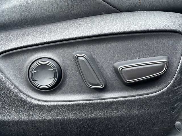 トヨタ ＲＡＶ４ アドベンチャー 岩手県 2021(令3)年 3.4万km アティチュードブラックマイカ 純正ディスプレイオーディオ(ラジオ/BT/USB/Miracast)/バックカメラ/プリクラッシュセーフティ/レーントレーシングアシスト/レーダークルーズコントロール/オートマチックハイビーム/ブラインドスポットモニター/リアクロストラフィックアラート/コーナーセンサー/前席シートヒーター/ベンチレーション/D席パワーシート/ステアリングヒーター/横滑り防止機能/レザーシート(合皮)/LEDヘッドライト/フォグランプ/ビルトインETC/スマートキー/ステアリングスイッチ/純正19inアルミホイール/純正フロアマット/電動格納ミラー/ウィンカーミラー/取説＆保証書