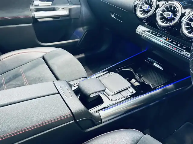 メルセデス・ベンツ ＧＬＡ２００ｄ 4マチック AMGライン 大阪府 2021(令3)年 2.9万km ポーラホワイト レーダーセーフティ/ハーフレザー/メモリ付きパワーシート/シートヒーター/純正ナビ/TV/360度カメラ/純正19インチAW/LEDヘッドライト/アンビエントライト/電動リアゲート/ACC/ブラインドスポット/ワイヤレス充電