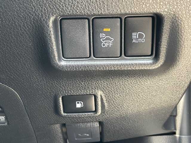 トヨタ Ｃ－ＨＲ G 静岡県 2017(平29)年 5.8万km メタルストリームM ●純正ナビ/(フルセグ/CD/DVD/Bluetooth)/(NSZT-Y66T)/●ハーフレザーシート/●前席シートヒーター/●バックカメラ/●レーダークルーズコントロール/●ブラインドスポットモニター/●衝突被害軽減システム/●レーンキープアシスト/●後方コーナーセンサー/●電動パーキングブレーキ/●オートブレーキホールド/●LEDライト＆フォグランプ/●オートライト/●オートマチックハイビーム/●革巻きステアリング/●ステアリングスイッチ/●ETC/●前方ドライブレコーダー/●フロアマット/●ドアバイザー/●スマートキー/●プッシュスタート/●純正18インチアルミホイール/●W＋サイド＋カーテンSRS＋ABS/●車両取扱説明書/●ナビ取扱説明書
