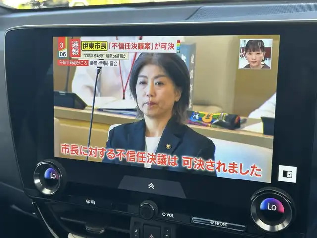 レクサス ＮＸ 250 バージョンL 兵庫県 2023(令5)年 1.5万km ソニッククォーツ 外部検査実施済み/・ワンオーナー/・内装ブラック&リッチクリーム/・OP パノラミックビューモニター（床下透過表示）/・OP 緊急時操舵支援/FCTA/LCA/・OP 別体型ディスクプレイヤー（CD/DVD）/・14インチディスプレイオーディオ（コネクティッドナビ）Plus/・地デジ/BT/USB/Miracast/・ステアリングリモコン/・ヘッドアップディスプレイ/・パドルシフト/・ドライブレコーダー（前方）/・パワーバックドア/・本革シート（ヒーター/ベンチレーション/電動）/・2列目シートヒーター/・ステアリングヒーター/・3眼式フルLEDヘッドランプ/・LEDフォグランプ/・純正20インチAW/・クリアランスソナー/・1か月/6か月/R6/R7年レクサスディーラー記録簿/・スマートキー2個/カードキー有/・PCS/LDA/PKSB/SEA//BSM/RCTA/RCD/RSA/AHS//レーダークルーズコントロール