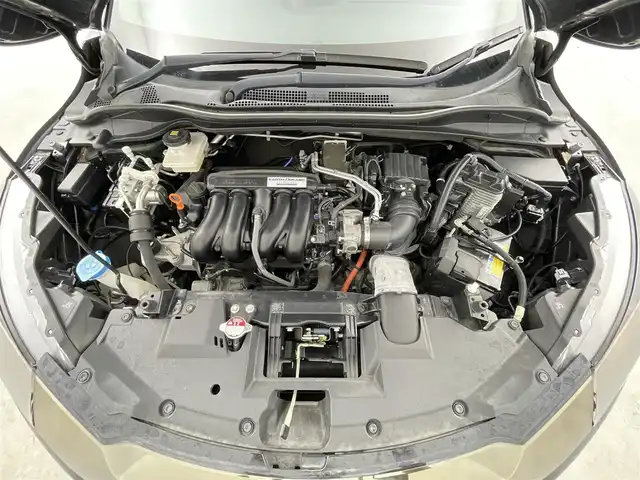 ホンダ ヴェゼル ハイブリッド RS ホンダセンシング 千葉県 2019(平31)年 3.2万km クリスタルブラックパール ホンダ センシング（安全運転支援システム）/・衝突軽減ブレーキ/・誤発進抑制機能/・歩行者事故低減ステアリング/・路外逸脱抑制機能/・アダプティブクルーズコントロール/・車線維持支援システム/・先行車発進お知らせ機能/・標識認識機能/純正7インチメモリーナビ/・フルセグTV/・Bluetooth接続/・CD/DVD再生可能/・バックカメラ/ハーフレザーシート/シートヒーター/前後コーナーセンサー/LEDライト/スマートキー/ビルトインETC