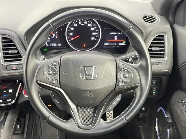 ホンダ ヴェゼル ハイブリッド RS ホンダセンシング 千葉県 2019(平31)年 3.2万km クリスタルブラックパール ホンダ センシング（安全運転支援システム）/・衝突軽減ブレーキ/・誤発進抑制機能/・歩行者事故低減ステアリング/・路外逸脱抑制機能/・アダプティブクルーズコントロール/・車線維持支援システム/・先行車発進お知らせ機能/・標識認識機能/純正7インチメモリーナビ/・フルセグTV/・Bluetooth接続/・CD/DVD再生可能/・バックカメラ/ハーフレザーシート/シートヒーター/前後コーナーセンサー/LEDライト/スマートキー/ビルトインETC