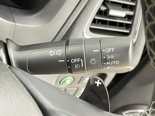 ホンダ ヴェゼル ハイブリッド RS ホンダセンシング 千葉県 2019(平31)年 3.2万km クリスタルブラックパール ホンダ センシング（安全運転支援システム）/・衝突軽減ブレーキ/・誤発進抑制機能/・歩行者事故低減ステアリング/・路外逸脱抑制機能/・アダプティブクルーズコントロール/・車線維持支援システム/・先行車発進お知らせ機能/・標識認識機能/純正7インチメモリーナビ/・フルセグTV/・Bluetooth接続/・CD/DVD再生可能/・バックカメラ/ハーフレザーシート/シートヒーター/前後コーナーセンサー/LEDライト/スマートキー/ビルトインETC