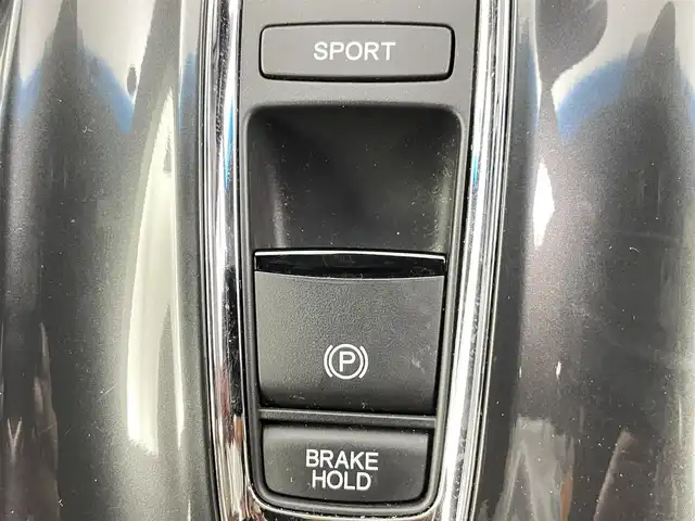 ホンダ ヴェゼル ハイブリッド RS ホンダセンシング 千葉県 2019(平31)年 3.2万km クリスタルブラックパール ホンダ センシング（安全運転支援システム）/・衝突軽減ブレーキ/・誤発進抑制機能/・歩行者事故低減ステアリング/・路外逸脱抑制機能/・アダプティブクルーズコントロール/・車線維持支援システム/・先行車発進お知らせ機能/・標識認識機能/純正7インチメモリーナビ/・フルセグTV/・Bluetooth接続/・CD/DVD再生可能/・バックカメラ/ハーフレザーシート/シートヒーター/前後コーナーセンサー/LEDライト/スマートキー/ビルトインETC