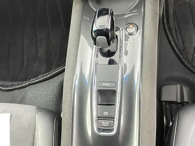ホンダ ヴェゼル ハイブリッド RS ホンダセンシング 千葉県 2019(平31)年 3.2万km クリスタルブラックパール ホンダ センシング（安全運転支援システム）/・衝突軽減ブレーキ/・誤発進抑制機能/・歩行者事故低減ステアリング/・路外逸脱抑制機能/・アダプティブクルーズコントロール/・車線維持支援システム/・先行車発進お知らせ機能/・標識認識機能/純正7インチメモリーナビ/・フルセグTV/・Bluetooth接続/・CD/DVD再生可能/・バックカメラ/ハーフレザーシート/シートヒーター/前後コーナーセンサー/LEDライト/スマートキー/ビルトインETC