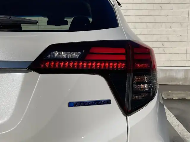 ホンダ ヴェゼル ハイブリッド Z ホンダセンシング 静岡県 2020(令2)年 6.3万km プラチナホワイトパール HondaSENSING/純正メモリーナビ(VXM-204VFi)/　AM FM CD DVD Bluetooth USB SD/フルセグTV/ビルトインETC/LEDオートヘッドランプ/レーダークルーズコントロール/ハーフレザーシート/シートヒーター(前席)/純正17インチアルミホイール/スマートキー2本/パドルシフト/パーキングアシスト/ワンオーナー/バックモニター