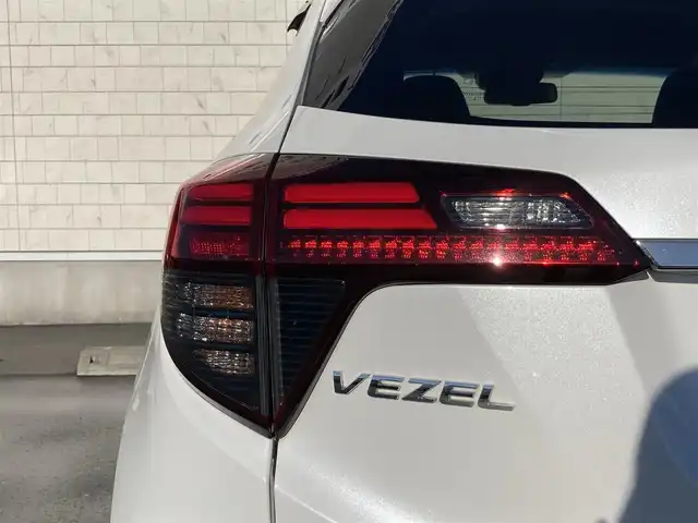 ホンダ ヴェゼル ハイブリッド Z ホンダセンシング 静岡県 2020(令2)年 6.3万km プラチナホワイトパール HondaSENSING/純正メモリーナビ(VXM-204VFi)/　AM FM CD DVD Bluetooth USB SD/フルセグTV/ビルトインETC/LEDオートヘッドランプ/レーダークルーズコントロール/ハーフレザーシート/シートヒーター(前席)/純正17インチアルミホイール/スマートキー2本/パドルシフト/パーキングアシスト/ワンオーナー/バックモニター