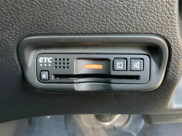 ホンダ ヴェゼル ハイブリッド Z ホンダセンシング 静岡県 2020(令2)年 6.3万km プラチナホワイトパール HondaSENSING/純正メモリーナビ(VXM-204VFi)/　AM FM CD DVD Bluetooth USB SD/フルセグTV/ビルトインETC/LEDオートヘッドランプ/レーダークルーズコントロール/ハーフレザーシート/シートヒーター(前席)/純正17インチアルミホイール/スマートキー2本/パドルシフト/パーキングアシスト/ワンオーナー/バックモニター