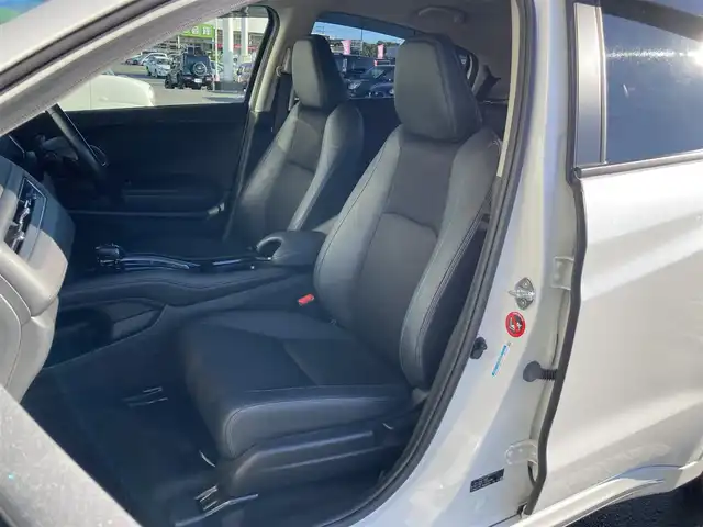 ホンダ ヴェゼル ハイブリッド Z ホンダセンシング 静岡県 2020(令2)年 6.3万km プラチナホワイトパール HondaSENSING/純正メモリーナビ(VXM-204VFi)/　AM FM CD DVD Bluetooth USB SD/フルセグTV/ビルトインETC/LEDオートヘッドランプ/レーダークルーズコントロール/ハーフレザーシート/シートヒーター(前席)/純正17インチアルミホイール/スマートキー2本/パドルシフト/パーキングアシスト/ワンオーナー/バックモニター