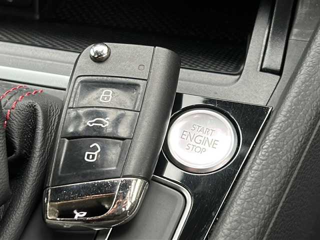 フォルクスワーゲン ゴルフ ＧＴＩ パフォーマンス 石川県 2017(平29)年 4.7万km 黒 SDナビ/Bluetooth/フルセグTV/バックカメラ/ETC/ドライブレコーダー（前後）/LEDヘッドライト/MTモード付/前後コーナーセンサー/W+サイドエアバック