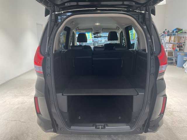 ホンダ フリード＋ ハイブリット EX 宮城県 2017(平29)年 10.4万km クリスタルブラックパール ホンダセンシング/・衝突軽減システム/・レーンキープアシスト/・CMBS/・ACC/・先行車発進お知らせ/・路外逸脱抑制機能/・標識認識機能/・車線逸脱警報装置/社外ナビ/・バックカメラ/・ETC/・Bluetooth/・CD/DVD/アイドリングストップ/革巻きステアリング/・ステアリングスイッチ/プッシュスタート/・スマートキー/純正アルミホイール/純正フロアマット/LEDヘッドライト/・フォグランプ/・オートライト