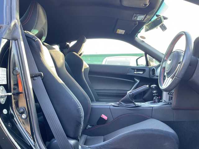 スバル ＢＲＺ S 徳島県 2013(平25)年 11.6万km クリスタルブラックシリカ 社外SDナビ/（DISC/SD/BT/USB/AUX/iPod/ラジオ/フルセグ）/バックカメラ/純正17AW/キセノンヘッドライト/フォグライト/前後ドライブレコーダー/電動格納ミラー/スペアキー/純正フロアマット/取扱説明書/オートライト/プッシュスタート