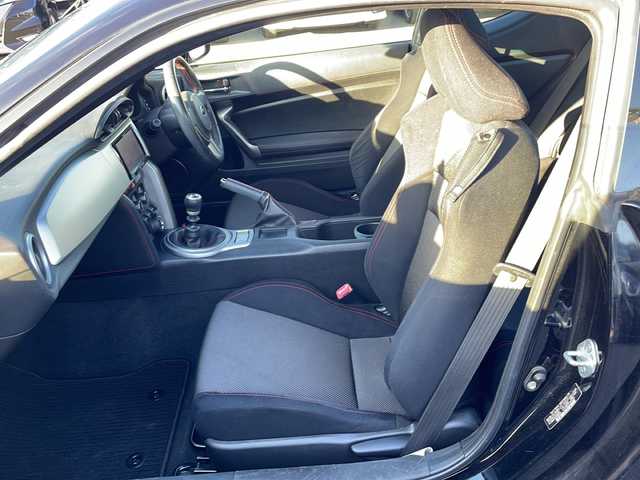 スバル ＢＲＺ S 徳島県 2013(平25)年 11.6万km クリスタルブラックシリカ 社外SDナビ/（DISC/SD/BT/USB/AUX/iPod/ラジオ/フルセグ）/バックカメラ/純正17AW/キセノンヘッドライト/フォグライト/前後ドライブレコーダー/電動格納ミラー/スペアキー/純正フロアマット/取扱説明書/オートライト/プッシュスタート