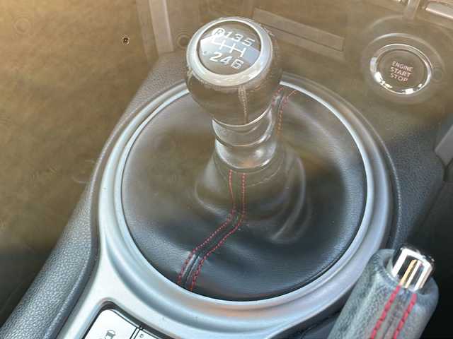 スバル ＢＲＺ S 徳島県 2013(平25)年 11.6万km クリスタルブラックシリカ 社外SDナビ/（DISC/SD/BT/USB/AUX/iPod/ラジオ/フルセグ）/バックカメラ/純正17AW/キセノンヘッドライト/フォグライト/前後ドライブレコーダー/電動格納ミラー/スペアキー/純正フロアマット/取扱説明書/オートライト/プッシュスタート