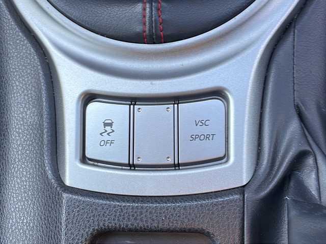 スバル ＢＲＺ S 徳島県 2013(平25)年 11.6万km クリスタルブラックシリカ 社外SDナビ/（DISC/SD/BT/USB/AUX/iPod/ラジオ/フルセグ）/バックカメラ/純正17AW/キセノンヘッドライト/フォグライト/前後ドライブレコーダー/電動格納ミラー/スペアキー/純正フロアマット/取扱説明書/オートライト/プッシュスタート