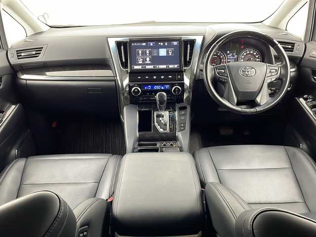 トヨタ アルファード S Cパッケージ 三重県 2018(平30)年 6.7万km ホワイトパールクリスタルシャイン 禁煙車/純正10型ナビ/AM/FM/CD/DVD/SD/BT/フルセグTV/バックカメラ/ムーンルーフ /デジタルインナーミラー /純正フリップダウンモニター /クリアランスソナー /プリクラッシュセーフティ/パーキングサポートブレーキ/レーントレーシングアシスト/ロードサインアシスト/パワーバックドア /三眼LEDヘッドライト/シートメモリー（D席）/パワーシート/オットマン/ステアリングスイッチ /レザーシート （合皮）/シートヒーター /ベンチレーション/ステアリングヒーター/純正ビルトインETC