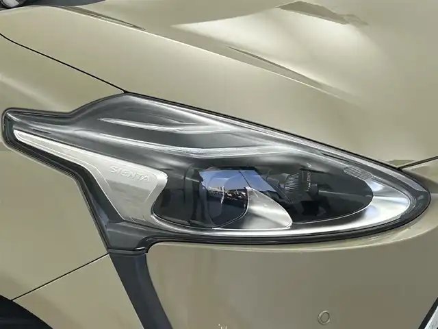 トヨタ シエンタ ハイブリッド G クエロ 群馬県 2020(令2)年 3万km ベージュ 純正ナビ　純正フリップダウンモニター　バックカメラ　両側パワースライドドア　衝突軽減　クルーズコントロール　ＥＴＣ　クリアランスソナー　プッシュスタート　スマートキー　ＬＥＤ　禁煙車
