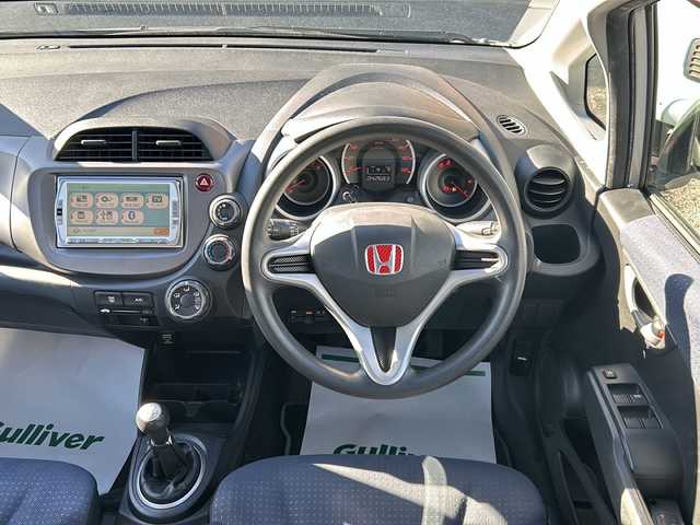 ホンダ フィット G 神奈川県 2010(平22)年 4.3万km アラバスターシルバーメタリック 5速MT車/純正ナビ(CD/DVD/SD/BT/フルセグTV)/スマートキー/ビルトインETC/HIDライト/オートライト/純正フロアマット/電動格納ウィンカーミラー/ISOFIX/スペアキー×1/保証書/取扱説明書