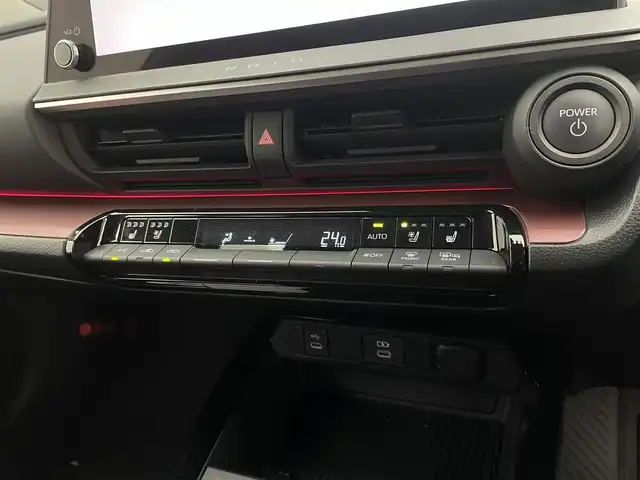 トヨタ プリウス Z 宮城県 2023(令5)年 1.5万km プラチナホワイトパールマイカ 純正１２型コネクティッドナビ　/パノラミックビューモニター　/ＡＣ１００Ｖアクセサリコンセント　/パークアシスト　/BSM/プリクラッシュセーフティ　/レーンキープアシスト/オートハイビーム/ワイヤレス充電器　/アダプティブクルーズコントロール　/リアフォグランプ　/ワイパーデアイサー/ステアリングヒーター/シートヒーター/シートベンチレーション/メモリ機能付パワーシート/ETC2.0/フルセグTV/禁煙車