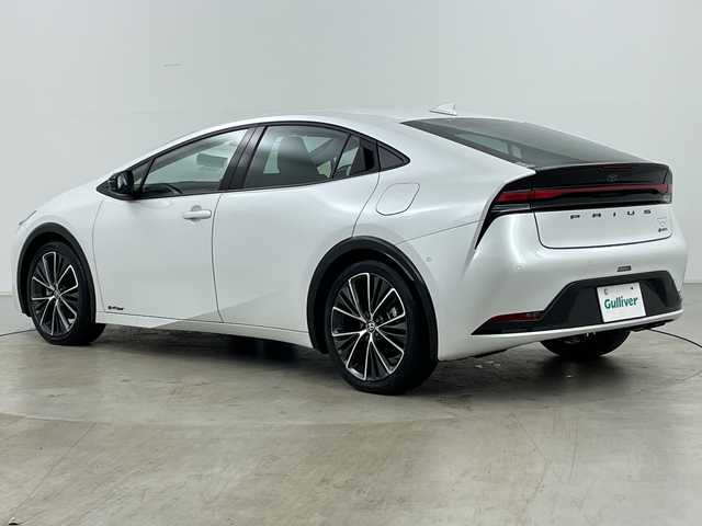 トヨタ プリウス Z 道央・札幌 2023(令5)年 1.5万km プラチナホワイトパールマイカ ・純正１２型コネクティッドナビ　/・パノラミックビューモニター　/・フルセグTV/・パワーバックドア/・ＡＣ１００Ｖアクセサリコンセント　/・パークアシスト　/・BSM/・プリクラッシュセーフティ　/・レーンキープアシスト/・オートハイビーム/・LEDヘッドライト/・リアフォグランプ/・ワイヤレス充電器　/・アダプティブクルーズコントロール　/・ワイパーデアイサー/・ステアリングヒーター/・ステアリングリモコン/・前席シートヒーター/シートベンチレーション/・メモリ機能付パワーシート/・ETC2.0/・19インチ純正アルミホイール/・保証書