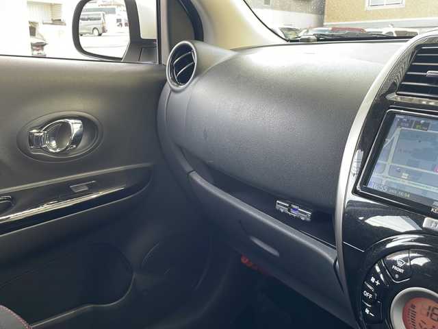 日産 マーチ ニスモS 高知県 2022(令4)年 1.3万km ブリリアントホワイトパール KENWOOD製ナビ/(Bluetooth/CD/SD/DVD/フルセグ)/ETC/バックカメラ/純正16インチアルミホイール/オートライト/ハロゲンヘッドライト/フォグランプ/純正サイドミラーカバー積込/プッシュスタート/スマートキー/スペアキー1本/スペアタイヤ/純正フロアマット/前後ドライブレコーダー/横滑り防止装置/オートリトラクタブルミラー