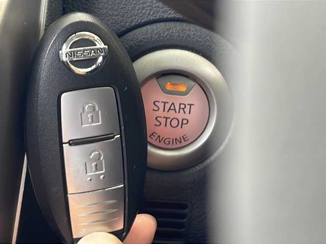 日産 マーチ ニスモS 高知県 2022(令4)年 1.3万km ブリリアントホワイトパール KENWOOD製ナビ/(Bluetooth/CD/SD/DVD/フルセグ)/ETC/バックカメラ/純正16インチアルミホイール/オートライト/ハロゲンヘッドライト/フォグランプ/純正サイドミラーカバー積込/プッシュスタート/スマートキー/スペアキー1本/スペアタイヤ/純正フロアマット/前後ドライブレコーダー/横滑り防止装置/オートリトラクタブルミラー
