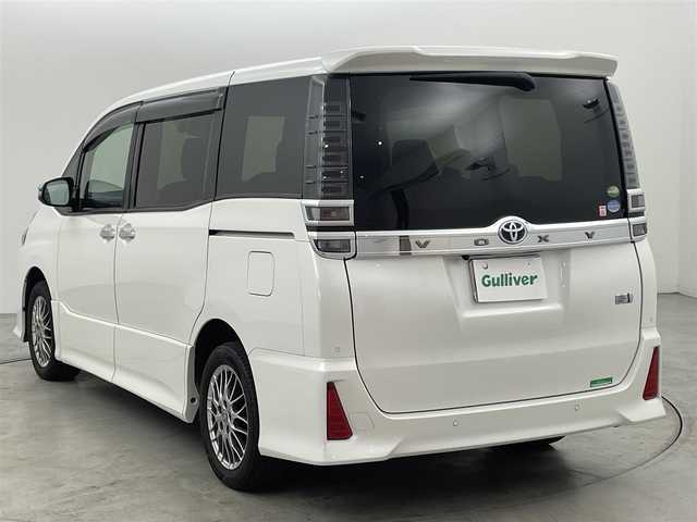 トヨタ ヴォクシー ハイブリッド ZS 煌Ⅲ 福岡県 2021(令3)年 7.1万km ホワイトパールクリスタルシャイン 純正１２．１型後席モニター　/純正１０型ナビ　/フルセグTV　/バックカメラ　/ビルトインＥＴＣ２．０　/前方ドライブレコーダー　/クルーズコントロール　/コーナーセンサー　/衝突被害軽減ブレーキ　/レーンキープ　/ＰＫＳＢ　/先行車発進お知らせ　/オートマチックハイビーム　/ハーフレザーシート　/シートヒーター　/両側電動スライドドア　/Wエアコン　/純正16インチアルミホイール