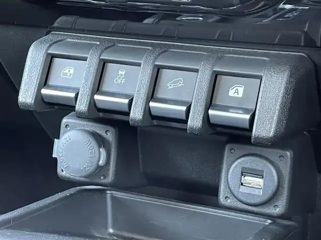 スズキ ジムニー シエラ JC 愛知県 2019(平31)年 2.1万km ジャングルグリーン 純正8インチナビ（CN-RZ846）/（Bluetooth/フルセグ/DISC/ラジオ）/バックカメラ/スズキセーフティサポート/純正フロアマット/LEDヘッドライト/クルーズコントロール/ETC/前方ドライブレコーダー/D/N席シートヒーター/電格ミラー/ドアバイザー/サイドミラーヒーター/スマートキー/プッシュスタート/スペアキー/背面タイヤ純正ハードカバー/フロントアンダーガード/サイドシルガード