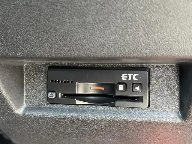 スズキ ジムニー シエラ JC 愛知県 2019(平31)年 2.1万km ジャングルグリーン 純正8インチナビ（CN-RZ846）/（Bluetooth/フルセグ/DISC/ラジオ）/バックカメラ/スズキセーフティサポート/純正フロアマット/LEDヘッドライト/クルーズコントロール/ETC/前方ドライブレコーダー/D/N席シートヒーター/電格ミラー/ドアバイザー/サイドミラーヒーター/スマートキー/プッシュスタート/スペアキー/背面タイヤ純正ハードカバー/フロントアンダーガード/サイドシルガード