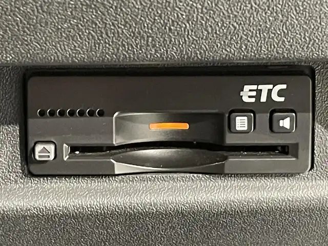 スズキ ジムニー シエラ JC 愛知県 2019(平31)年 2.1万km ジャングルグリーン 純正8インチナビ（CN-RZ846）/衝突軽減ブレーキ/ビルトインETC/シートヒーター/LEDヘッドライト/バックカメラ/クルーズコントロール/ドライブレコーダー/フルセグTV/Bluetooth/レーンキープアシスト/オートハイビーム/ダウンヒルアシスト/プッシュスタート/スマートキー/CD/DVD再生/ミュージックサーバー/純正フロアマット/純正アルミホイール/オートライト/電格ミラー/ドアバイザー/ヒーテッドドアミラー/背面タイヤ純正ハードカバー/フロントアンダーガード/サイドシルガード/4WD/トランスファーレバー/ウィンカーミラー/フォグランプ/ヘッドライトウォッシャー/横滑り防止装置/ステアリングリモコン/オートエアコン/