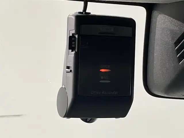 スズキ ジムニー シエラ JC 愛知県 2019(平31)年 2.1万km ジャングルグリーン 純正8インチナビ（CN-RZ846）/衝突軽減ブレーキ/ビルトインETC/シートヒーター/LEDヘッドライト/バックカメラ/クルーズコントロール/ドライブレコーダー/フルセグTV/Bluetooth/レーンキープアシスト/オートハイビーム/ダウンヒルアシスト/プッシュスタート/スマートキー/CD/DVD再生/ミュージックサーバー/純正フロアマット/純正アルミホイール/オートライト/電格ミラー/ドアバイザー/ヒーテッドドアミラー/背面タイヤ純正ハードカバー/フロントアンダーガード/サイドシルガード/4WD/トランスファーレバー/ウィンカーミラー/フォグランプ/ヘッドライトウォッシャー/横滑り防止装置/ステアリングリモコン/オートエアコン/