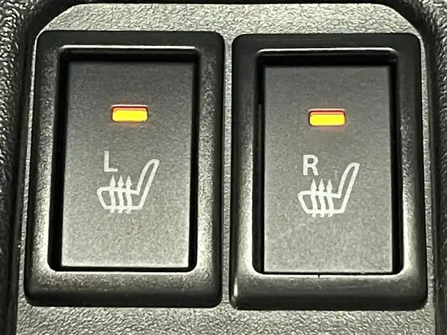 スズキ ジムニー シエラ JC 愛知県 2019(平31)年 2.1万km ジャングルグリーン 純正8インチナビ（CN-RZ846）/衝突軽減ブレーキ/ビルトインETC/シートヒーター/LEDヘッドライト/バックカメラ/クルーズコントロール/ドライブレコーダー/フルセグTV/Bluetooth/レーンキープアシスト/オートハイビーム/ダウンヒルアシスト/プッシュスタート/スマートキー/CD/DVD再生/ミュージックサーバー/純正フロアマット/純正アルミホイール/オートライト/電格ミラー/ドアバイザー/ヒーテッドドアミラー/背面タイヤ純正ハードカバー/フロントアンダーガード/サイドシルガード/4WD/トランスファーレバー/ウィンカーミラー/フォグランプ/ヘッドライトウォッシャー/横滑り防止装置/ステアリングリモコン/オートエアコン/