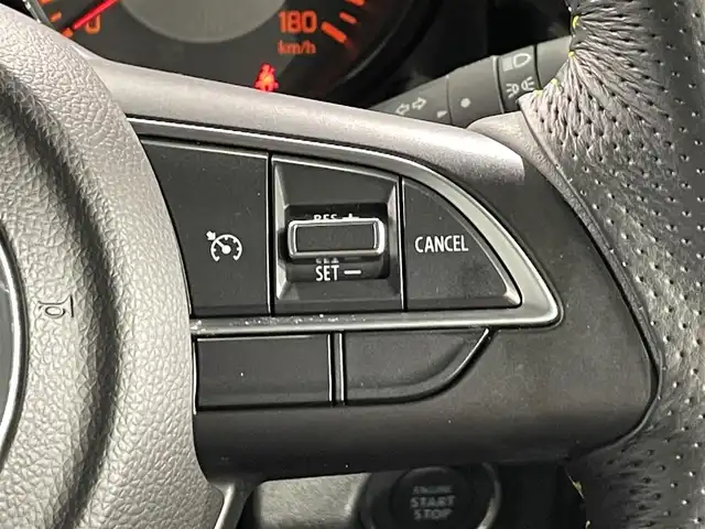 スズキ ジムニー シエラ JC 愛知県 2019(平31)年 2.1万km ジャングルグリーン 純正8インチナビ（CN-RZ846）/衝突軽減ブレーキ/ビルトインETC/シートヒーター/LEDヘッドライト/バックカメラ/クルーズコントロール/ドライブレコーダー/フルセグTV/Bluetooth/レーンキープアシスト/オートハイビーム/ダウンヒルアシスト/プッシュスタート/スマートキー/CD/DVD再生/ミュージックサーバー/純正フロアマット/純正アルミホイール/オートライト/電格ミラー/ドアバイザー/ヒーテッドドアミラー/背面タイヤ純正ハードカバー/フロントアンダーガード/サイドシルガード/4WD/トランスファーレバー/ウィンカーミラー/フォグランプ/ヘッドライトウォッシャー/横滑り防止装置/ステアリングリモコン/オートエアコン/