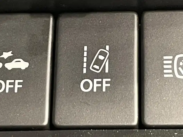 スズキ ジムニー シエラ JC 愛知県 2019(平31)年 2.1万km ジャングルグリーン 純正8インチナビ（CN-RZ846）/衝突軽減ブレーキ/ビルトインETC/シートヒーター/LEDヘッドライト/バックカメラ/クルーズコントロール/ドライブレコーダー/フルセグTV/Bluetooth/レーンキープアシスト/オートハイビーム/ダウンヒルアシスト/プッシュスタート/スマートキー/CD/DVD再生/ミュージックサーバー/純正フロアマット/純正アルミホイール/オートライト/電格ミラー/ドアバイザー/ヒーテッドドアミラー/背面タイヤ純正ハードカバー/フロントアンダーガード/サイドシルガード/4WD/トランスファーレバー/ウィンカーミラー/フォグランプ/ヘッドライトウォッシャー/横滑り防止装置/ステアリングリモコン/オートエアコン/