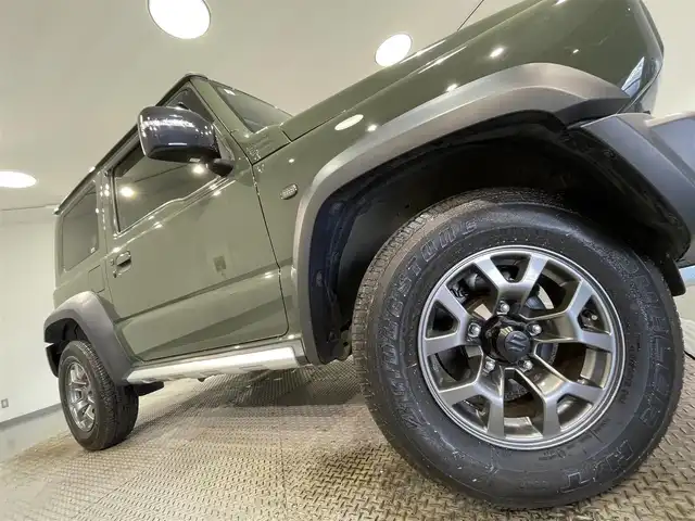 スズキ ジムニー シエラ JC 愛知県 2019(平31)年 2.1万km ジャングルグリーン 純正8インチナビ（CN-RZ846）/衝突軽減ブレーキ/ビルトインETC/シートヒーター/LEDヘッドライト/バックカメラ/クルーズコントロール/ドライブレコーダー/フルセグTV/Bluetooth/レーンキープアシスト/オートハイビーム/ダウンヒルアシスト/プッシュスタート/スマートキー/CD/DVD再生/ミュージックサーバー/純正フロアマット/純正アルミホイール/オートライト/電格ミラー/ドアバイザー/ヒーテッドドアミラー/背面タイヤ純正ハードカバー/フロントアンダーガード/サイドシルガード/4WD/トランスファーレバー/ウィンカーミラー/フォグランプ/ヘッドライトウォッシャー/横滑り防止装置/ステアリングリモコン/オートエアコン/