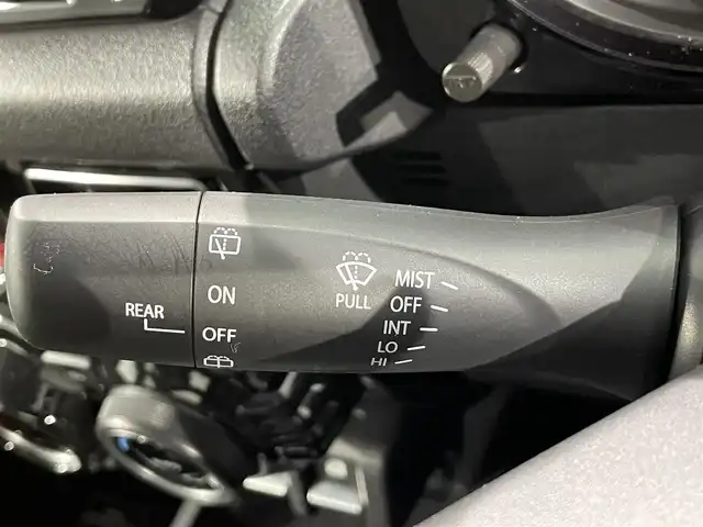 スズキ ジムニー シエラ JC 愛知県 2019(平31)年 2.1万km ジャングルグリーン 純正8インチナビ（CN-RZ846）/衝突軽減ブレーキ/ビルトインETC/シートヒーター/LEDヘッドライト/バックカメラ/クルーズコントロール/ドライブレコーダー/フルセグTV/Bluetooth/レーンキープアシスト/オートハイビーム/ダウンヒルアシスト/プッシュスタート/スマートキー/CD/DVD再生/ミュージックサーバー/純正フロアマット/純正アルミホイール/オートライト/電格ミラー/ドアバイザー/ヒーテッドドアミラー/背面タイヤ純正ハードカバー/フロントアンダーガード/サイドシルガード/4WD/トランスファーレバー/ウィンカーミラー/フォグランプ/ヘッドライトウォッシャー/横滑り防止装置/ステアリングリモコン/オートエアコン/