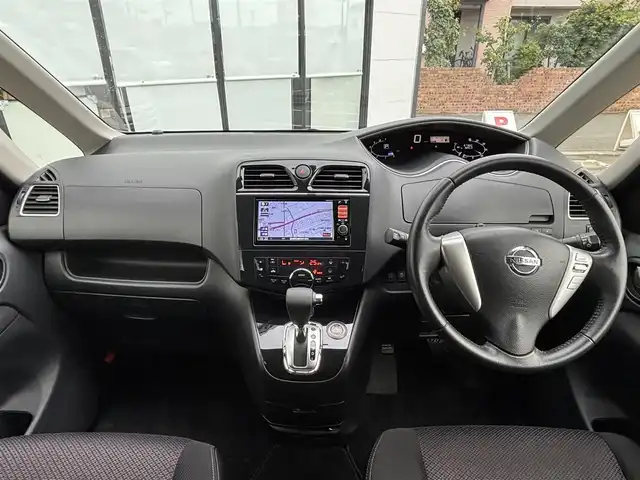 日産 セレナ ハイウェイS G Sハイブリッド 宮城県 2012(平24)年 6.8万km エターナルスノーホワイト 登録時走行距離67360km/純正SDナビ/・CD/DVD/Bluetooth/クルーズコントロール/両側パワースライド/バックカメラ/プッシュスタート/スマートキー/HIDヘッドライト/オートライト/フォグランプ/革巻きステアリング/アイドリングストップ/横滑り防止