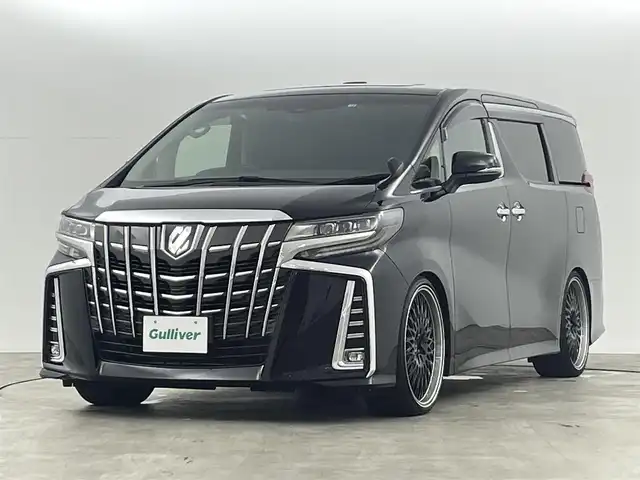 トヨタ アルファード S Cパッケージ 福島県 2022(令4)年 1.9万km ブラック トヨタセーフティセンス/・車線逸脱警報装置/・盗難防止装置/・衝突被害軽減ブレーキ/・コーナーセンサー前後/・ブラインドスポット/・デジタルインナーミラー/・レーンキープアシスト/・リアクロストラフィックアラート/・ロードサインアシスト/・レーダークルーズコントロール/・オートブレーキホールド/・電子パーキング/・オートマチックハイビーム/純正ナビ/・フルセグTV/BT/USB/DVD/AM/FM/・前後ドライブレコーダー/・バックカメラ/・ETC/両側パワースライドドア/・電動リアゲート/革張ステアリング/・ステアリングリモコン/・ステアリングヒーター/レザーシート/・D+N席パワーシート/・D+N席シートヒーター/・D+N席エアシート/ウォークスルー/・3列シート/プッシュスタート/・スマートキー/・スペアキー/LEDヘッドライト/・フォグライト/・オートライト/サンルーフ/ドアバイザー/社外22インチアルミ（FLEDERMAUS）/純正フロアマット/車高調/カーテシーライト