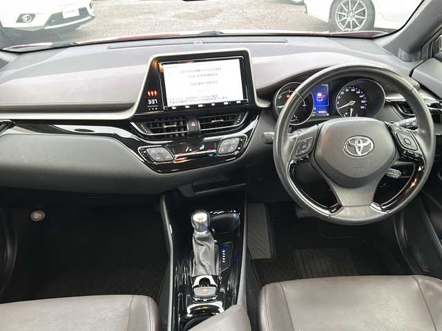 トヨタ Ｃ－ＨＲ G 富山県 2018(平30)年 10.2万km センシュアルレッドマイカ スマートキー×２/ハーフレザーシート/衝突軽減ブレーキ/純正メモリーナビ/フルセグTV/DVD/Bluetooth/ビルトETC2.0/バックカメラ/ACC/前席シートヒーター/LEDヘッドライト/フォグランプ/純正18インチAW/純正フロアマット/純正ドアバイザー/横滑り防止装置/BSM/オートハイビーム/電動格納ウィンカーミラー/電動パーキング/車線逸脱防止支援システム/スタッドレスタイヤ社外AW積込（215/60R17）