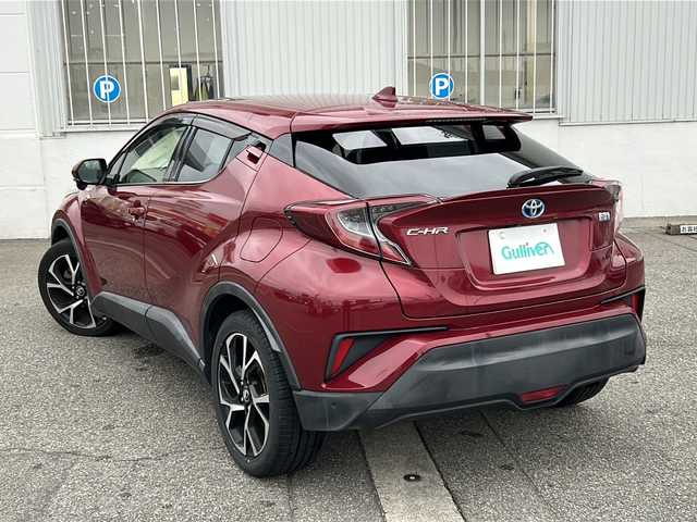 トヨタ Ｃ－ＨＲ G 富山県 2018(平30)年 10.2万km センシュアルレッドマイカ スマートキー×２/ハーフレザーシート/衝突軽減ブレーキ/純正メモリーナビ/フルセグTV/DVD/Bluetooth/ビルトETC2.0/バックカメラ/ACC/前席シートヒーター/LEDヘッドライト/フォグランプ/純正18インチAW/純正フロアマット/純正ドアバイザー/横滑り防止装置/BSM/オートハイビーム/電動格納ウィンカーミラー/電動パーキング/車線逸脱防止支援システム/スタッドレスタイヤ社外AW積込（215/60R17）