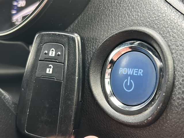 トヨタ Ｃ－ＨＲ G 富山県 2018(平30)年 10.2万km センシュアルレッドマイカ スマートキー×２/ハーフレザーシート/衝突軽減ブレーキ/純正メモリーナビ/フルセグTV/DVD/Bluetooth/ビルトETC2.0/バックカメラ/ACC/前席シートヒーター/LEDヘッドライト/フォグランプ/純正18インチAW/純正フロアマット/純正ドアバイザー/横滑り防止装置/BSM/オートハイビーム/電動格納ウィンカーミラー/電動パーキング/車線逸脱防止支援システム/スタッドレスタイヤ社外AW積込（215/60R17）