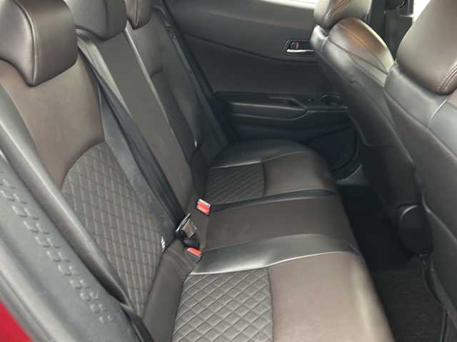 トヨタ Ｃ－ＨＲ G 富山県 2018(平30)年 10.2万km センシュアルレッドマイカ スマートキー×２/ハーフレザーシート/衝突軽減ブレーキ/純正メモリーナビ/フルセグTV/DVD/Bluetooth/ビルトETC2.0/バックカメラ/ACC/前席シートヒーター/LEDヘッドライト/フォグランプ/純正18インチAW/純正フロアマット/純正ドアバイザー/横滑り防止装置/BSM/オートハイビーム/電動格納ウィンカーミラー/電動パーキング/車線逸脱防止支援システム/スタッドレスタイヤ社外AW積込（215/60R17）