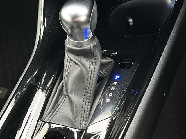 トヨタ Ｃ－ＨＲ G 富山県 2018(平30)年 10.2万km センシュアルレッドマイカ スマートキー×２/ハーフレザーシート/衝突軽減ブレーキ/純正メモリーナビ/フルセグTV/DVD/Bluetooth/ビルトETC2.0/バックカメラ/ACC/前席シートヒーター/LEDヘッドライト/フォグランプ/純正18インチAW/純正フロアマット/純正ドアバイザー/横滑り防止装置/BSM/オートハイビーム/電動格納ウィンカーミラー/電動パーキング/車線逸脱防止支援システム/スタッドレスタイヤ社外AW積込（215/60R17）