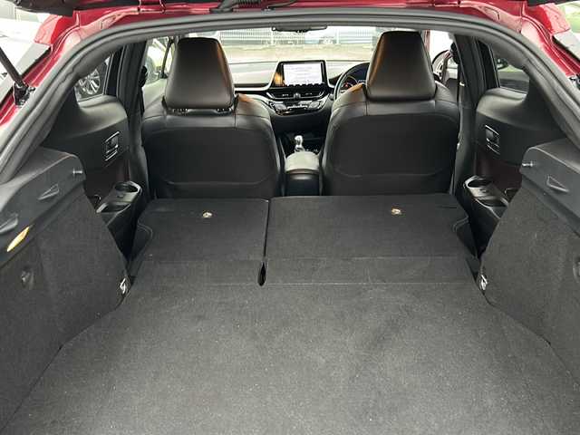 トヨタ Ｃ－ＨＲ G 富山県 2018(平30)年 10.2万km センシュアルレッドマイカ スマートキー×２/ハーフレザーシート/衝突軽減ブレーキ/純正メモリーナビ/フルセグTV/DVD/Bluetooth/ビルトETC2.0/バックカメラ/ACC/前席シートヒーター/LEDヘッドライト/フォグランプ/純正18インチAW/純正フロアマット/純正ドアバイザー/横滑り防止装置/BSM/オートハイビーム/電動格納ウィンカーミラー/電動パーキング/車線逸脱防止支援システム/スタッドレスタイヤ社外AW積込（215/60R17）