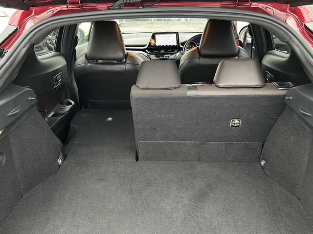 トヨタ Ｃ－ＨＲ G 富山県 2018(平30)年 10.2万km センシュアルレッドマイカ スマートキー×２/ハーフレザーシート/衝突軽減ブレーキ/純正メモリーナビ/フルセグTV/DVD/Bluetooth/ビルトETC2.0/バックカメラ/ACC/前席シートヒーター/LEDヘッドライト/フォグランプ/純正18インチAW/純正フロアマット/純正ドアバイザー/横滑り防止装置/BSM/オートハイビーム/電動格納ウィンカーミラー/電動パーキング/車線逸脱防止支援システム/スタッドレスタイヤ社外AW積込（215/60R17）