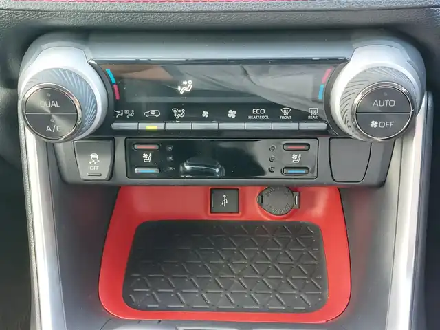 トヨタ ＲＡＶ４ アドベンチャー オフロードPKG 東京都 2021(令3)年 7.4万km スーパーホワイトⅡ セーフティセンス/プリクラッシュセーフティ/レーントレーシングアシスト/オートハイビーム/クリアランスソナー/純正9型DA/ナビ機能・BT/ルーフレール/LEDヘッドライト/フォグ/ハーフレザーシート/運転席パワーシート/シートヒーター/ベンチレーション/ビルトインETC/USBポート