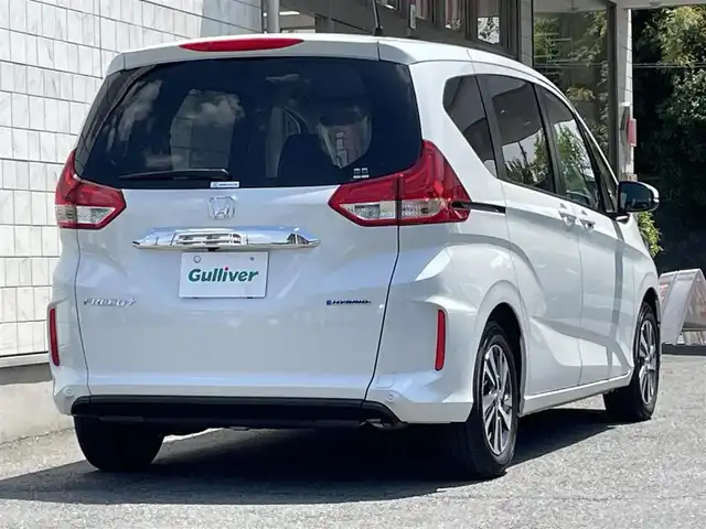 ホンダ フリード＋ ハイブリット G 埼玉県 2022(令4)年 2.8万km パール ワンオーナー/ホンダ純正インターナビ/フルセグTV/Bluetooth/CD/DVD/USB/SD/両側パワスラ/レーンキープ/ハーフレザー/前席シートヒーター/純正AW/LEDライト