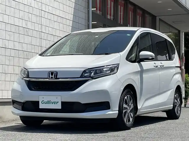 ホンダ フリード＋ ハイブリット G 埼玉県 2022(令4)年 2.8万km パール ワンオーナー/ホンダ純正インターナビ/フルセグTV/Bluetooth/CD/DVD/USB/SD/両側パワスラ/レーンキープ/ハーフレザー/前席シートヒーター/純正AW/LEDライト