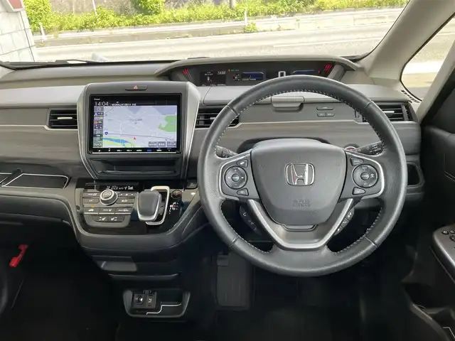 ホンダ フリード＋ ハイブリット G 埼玉県 2022(令4)年 2.8万km パール ワンオーナー/ホンダ純正インターナビ/フルセグTV/Bluetooth/CD/DVD/USB/SD/両側パワスラ/レーンキープ/ハーフレザー/前席シートヒーター/純正AW/LEDライト